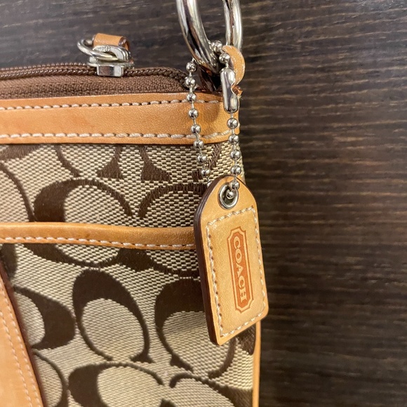 Iconic Coach Crossbody Purse - Picture 4 of 5